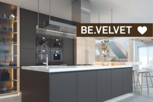 MDF BE.VELVET antyfingerprint_zdjęcie kuchni z wykorzystaniem ciemnych dekorów płyty