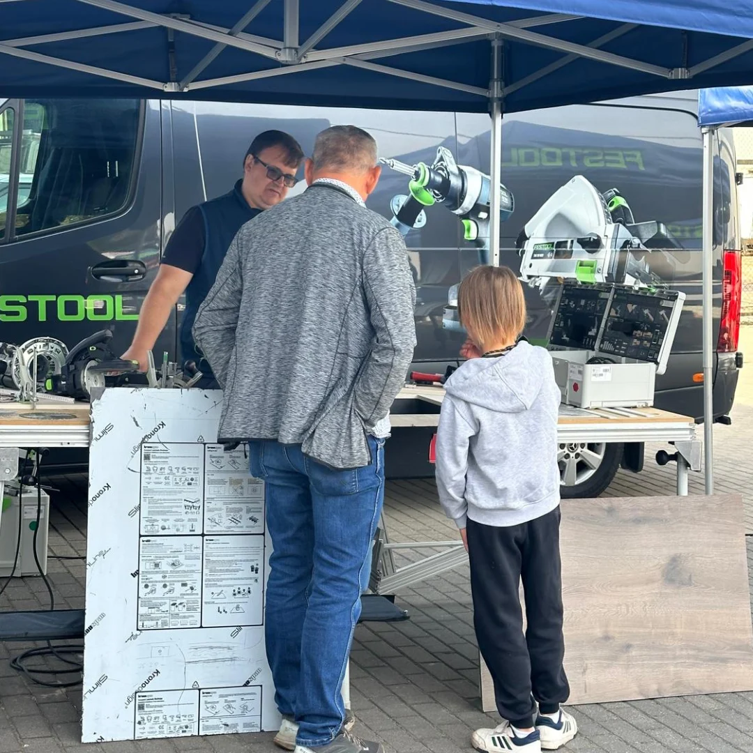 WW0810_03 zdjęcie z Mobilnego Centrum Szkoleniowego Festool w Lambud Białytok -warsztat obróbki blatów